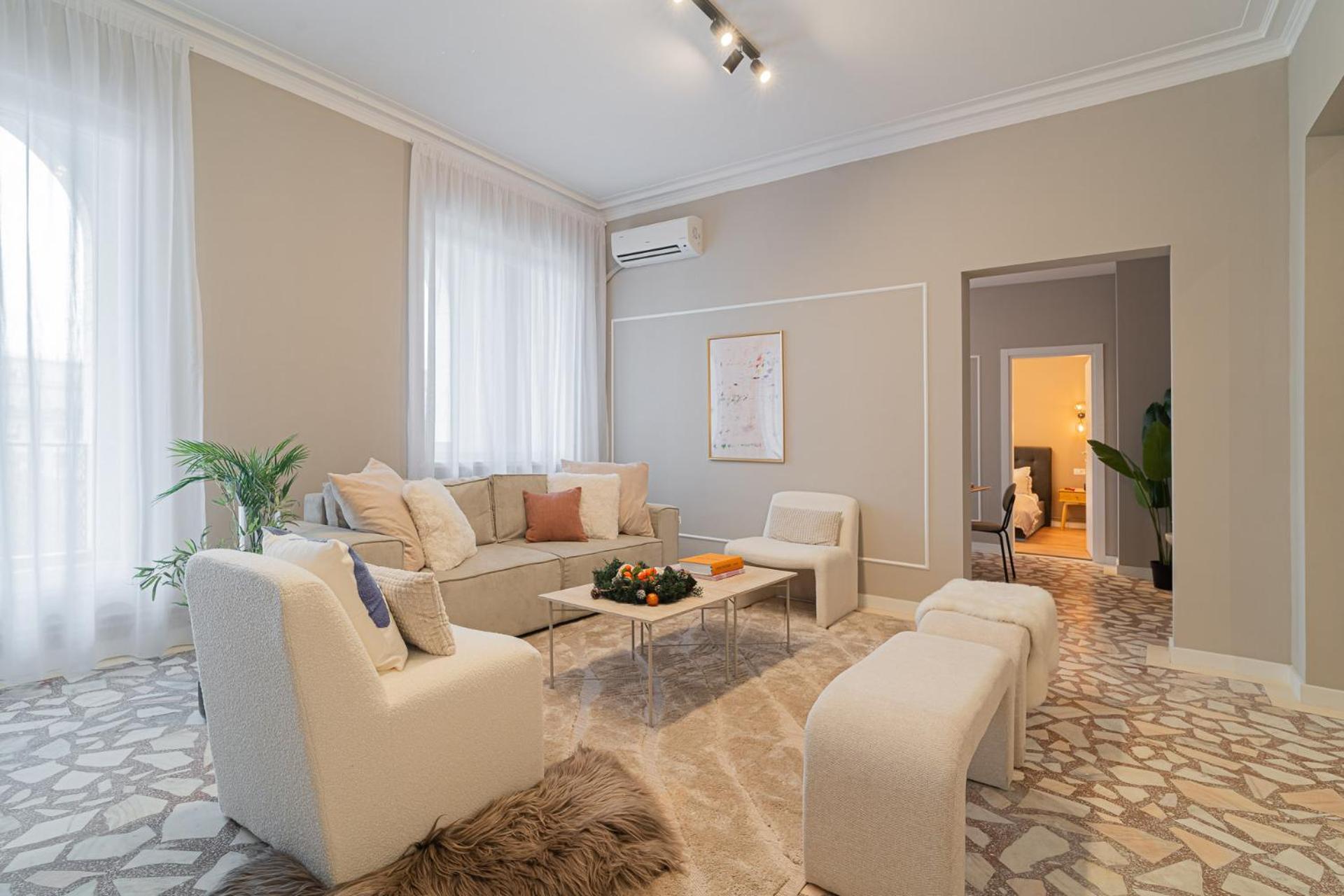 Loggia & Luxe 5Br Penthouse In Universitatii Area 부쿠레슈티 외부 사진